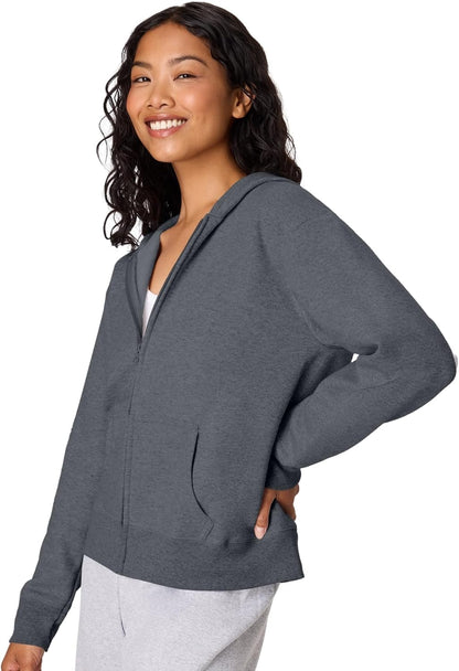 This Hanes hoodie is made with cotton from American farms, offering a soft, plush, and sturdy fleece that keeps you warm and comfortable.