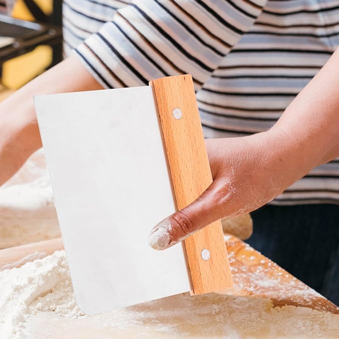 Beech Flour Cut Bench Scraper Stainless Steel Dough Scrapers Cake Smoother Pastry Scraper for Baking Food Scraper with Handle Cream Scraper Stainless Steel Pastry Scraper