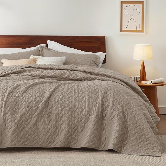 Bedsure Quilts Queen Size - Lightweight Bedspreads Queen Size with Basket Weave Pattern, Soft Quilt Bedding Set, Taupe Comforter Set Coverlet for All Seasons with 2 Pillow Shams
