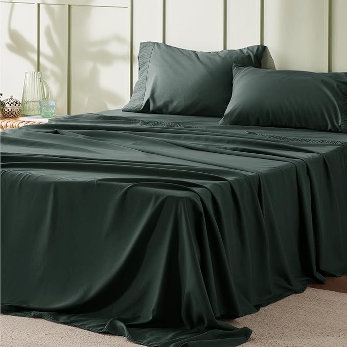 Bedsure Queen Sheet Set - 4 Pieces Soft Queen Size Sheets - Breathable  Cooling - Hotel Luxury - Easy Care Polyester Microfiber Bedding for Women, Men, Forest Green