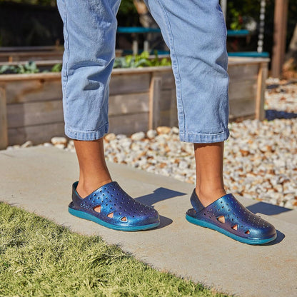 Totes Kids' Everywear Lightweight Waterproof Contoured Splash and Play Clog Sandals with Strap