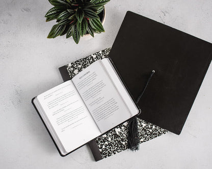 God's Promises for Graduates: Class of 2025 - Black NIV: New International Version – The Perfect Christian Graduation Gifts to Celebrate Your Grad