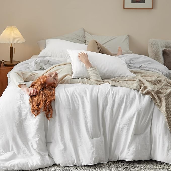 Bedsure King Size Comforter Set, Reversible White Soft Prewashed Bedding for All Seasons, 3 Pieces Warm Down Alternative Bed Set, 1 Lightweight Comforter (104"x90") and 2 Pillowcases (20"x36")