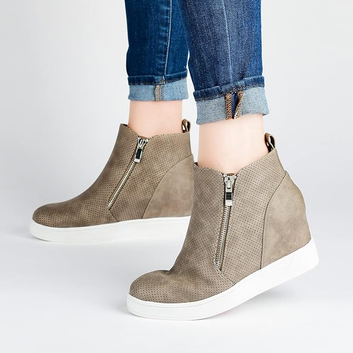 Journee Collection Women's Pennelope Sneaker