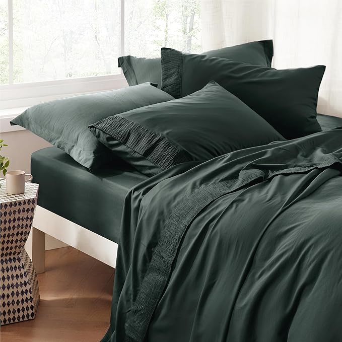 Bedsure Queen Sheet Set - 4 Pieces Soft Queen Size Sheets - Breathable  Cooling - Hotel Luxury - Easy Care Polyester Microfiber Bedding for Women, Men, Forest Green