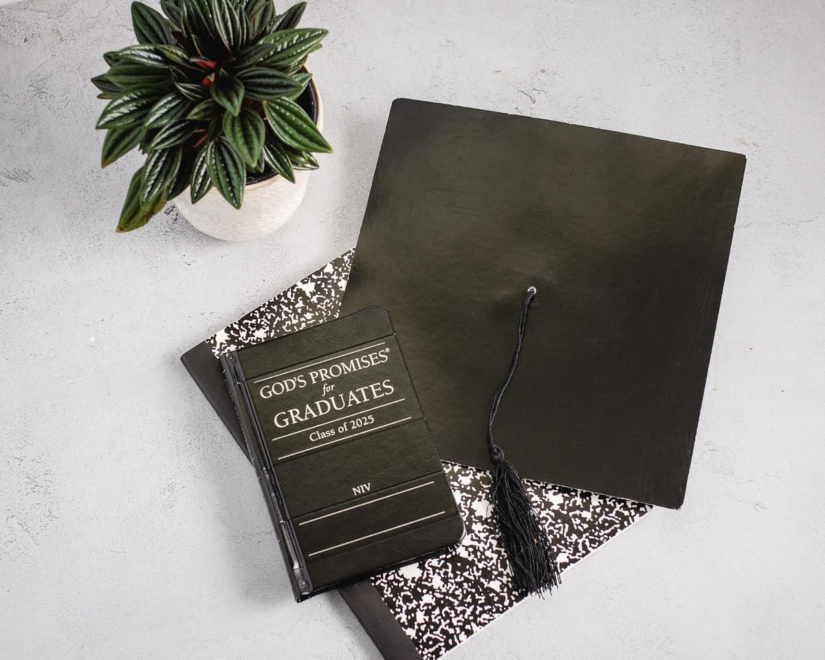 God's Promises for Graduates: Class of 2025 - Black NIV: New International Version – The Perfect Christian Graduation Gifts to Celebrate Your Grad