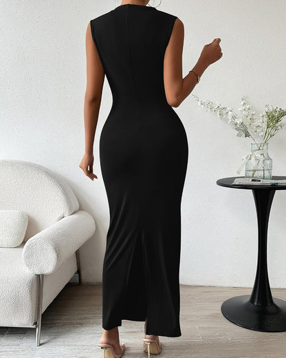 This ruched bodycon dress from BTFBM is perfect for any occasion, with a sleek, flattering fit and stylish back slit design.