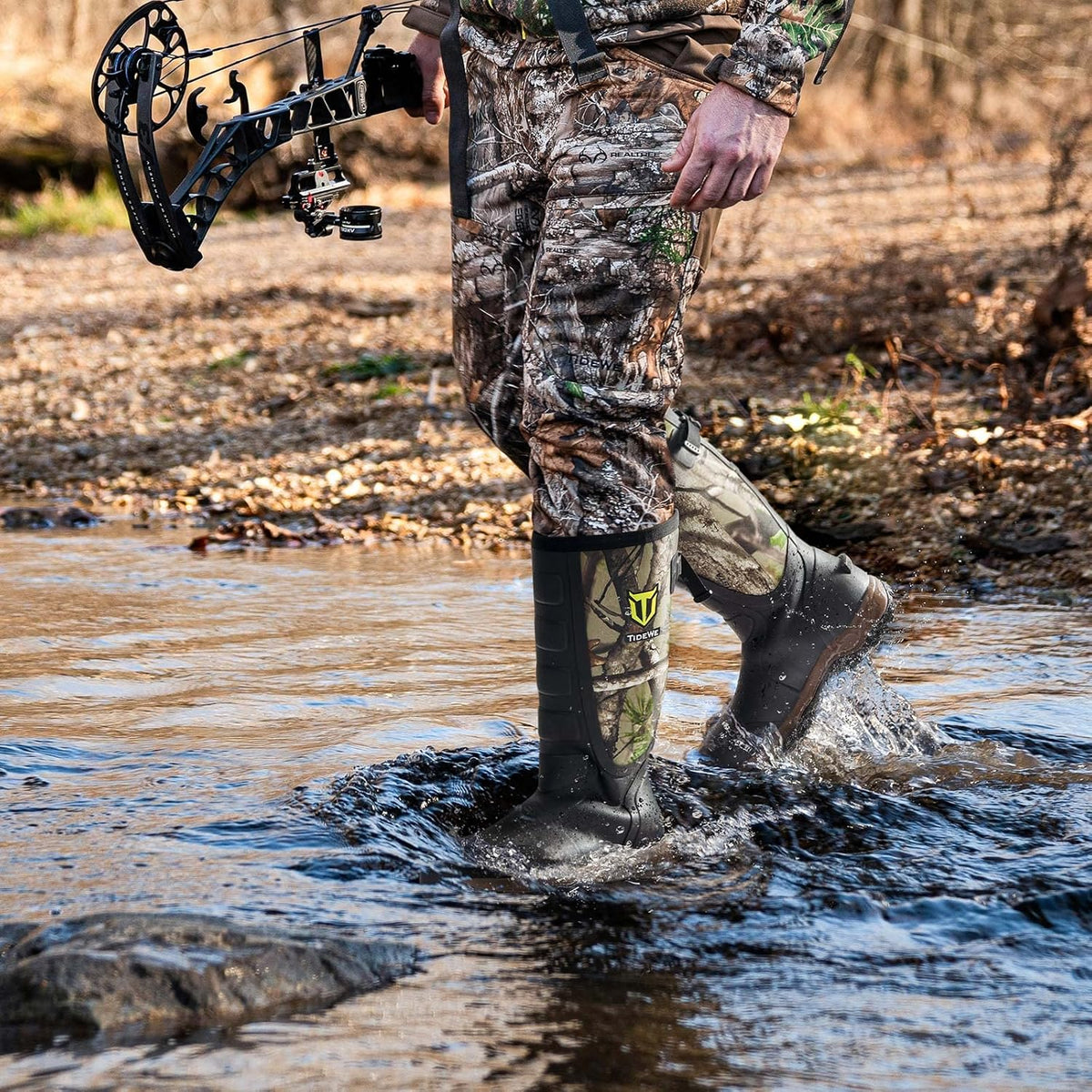Durable TIDEWE hunting boots with neoprene uppers, anti-snake bite material, and deep tread for outdoor adventures.