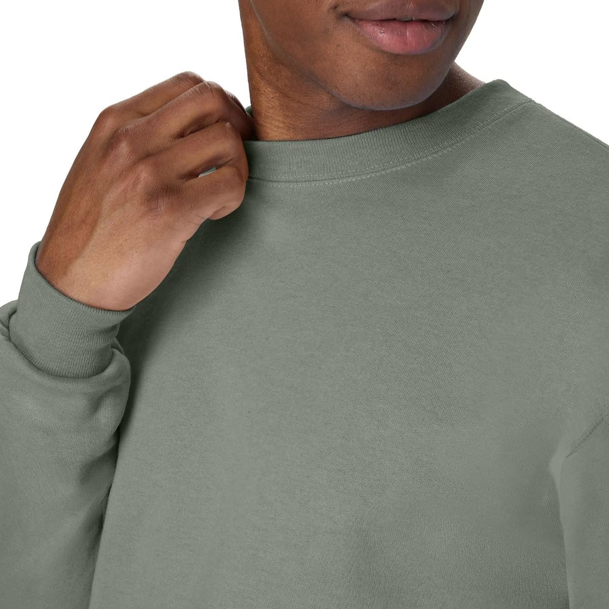This Hanes men's sweatshirt is made with cotton from American farms, featuring a thick, sturdy fleece that keeps you warm and comfortable.