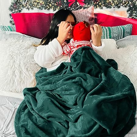 Bedsure Fleece Blankets King Size Emerald Green - Bed Blanket Soft Lightweight Plush Cozy Fuzzy Luxury Microfiber, 108x90 inches