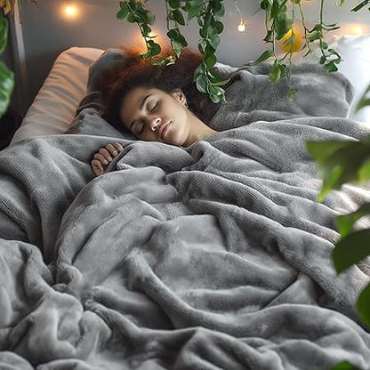 Bedsure Fleece King Size Blankets for Bed Grey - Soft Lightweight Plush Cozy Fuzzy Luxury Warm Winter Blanket Microfiber, 108x90 inches
