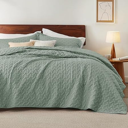 Bedsure Quilts Queen Size - Lightweight Bedspreads Queen Size with Basket Weave Pattern, Soft Quilt Bedding Set, Sage Green Comforter Set Coverlet for All Seasons with 2 Pillow Shams
