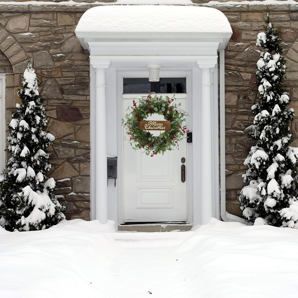 Artificial Christmas Wreath with Non-Sparkling Leaves and Pine Needles are paired with Plump Pine and red Berries,Wreath for Indoor Wall Window Decor.