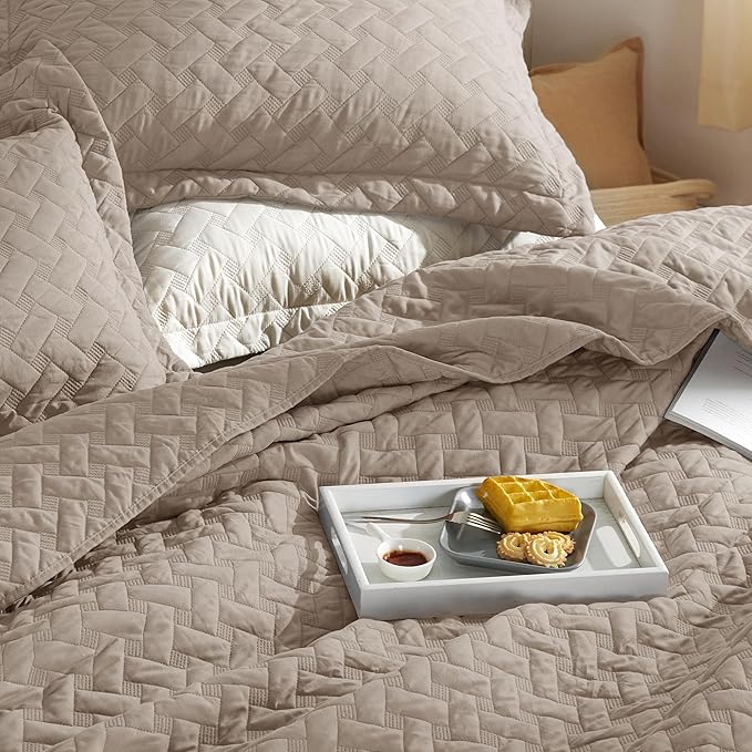 Bedsure Quilts Queen Size - Lightweight Bedspreads Queen Size with Basket Weave Pattern, Soft Quilt Bedding Set, Taupe Comforter Set Coverlet for All Seasons with 2 Pillow Shams