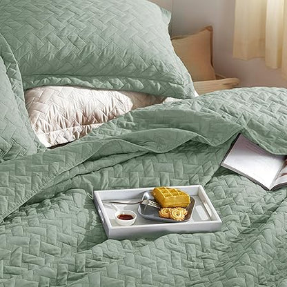 Bedsure Quilts Queen Size - Lightweight Bedspreads Queen Size with Basket Weave Pattern, Soft Quilt Bedding Set, Sage Green Comforter Set Coverlet for All Seasons with 2 Pillow Shams