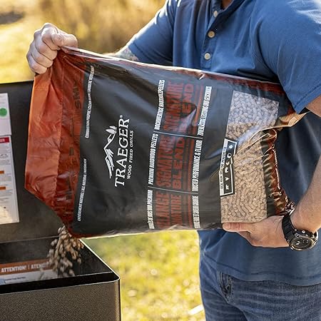Traeger Signature Blend Wood Pellets - 20 lb