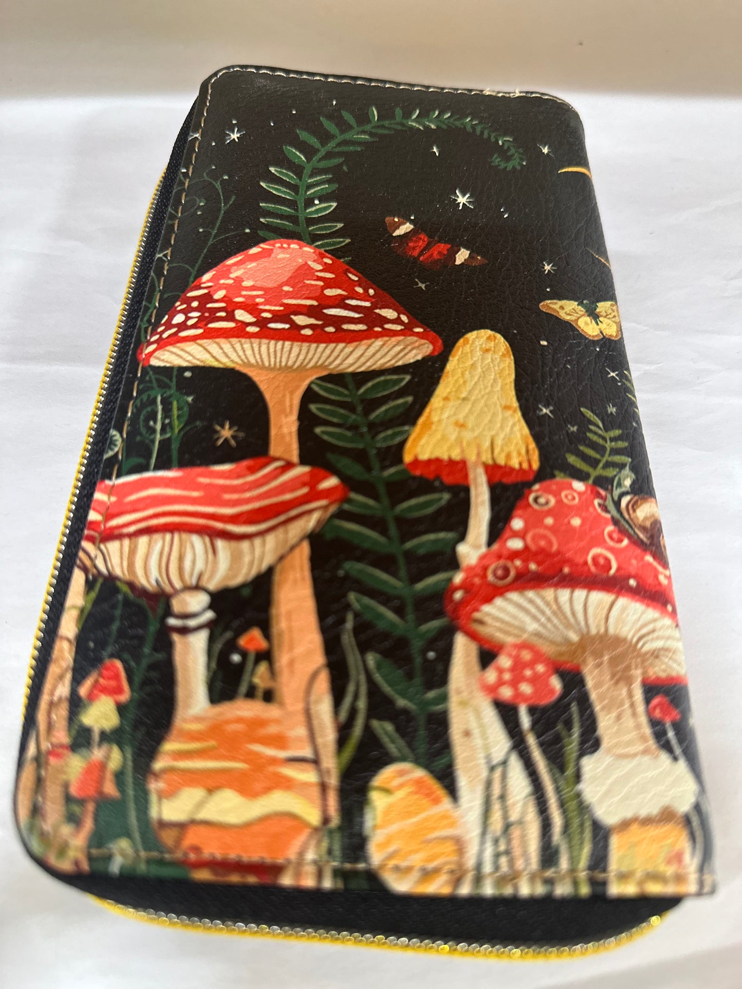 Mushroom Moon Wallet for Women's Large Capacity Double Zipper Phone Clutch, Girls Wallet RFID Blocking PU Leather Credit Card Organizer Ladies Cardholder Wallet with Travel Grip Hand Strap