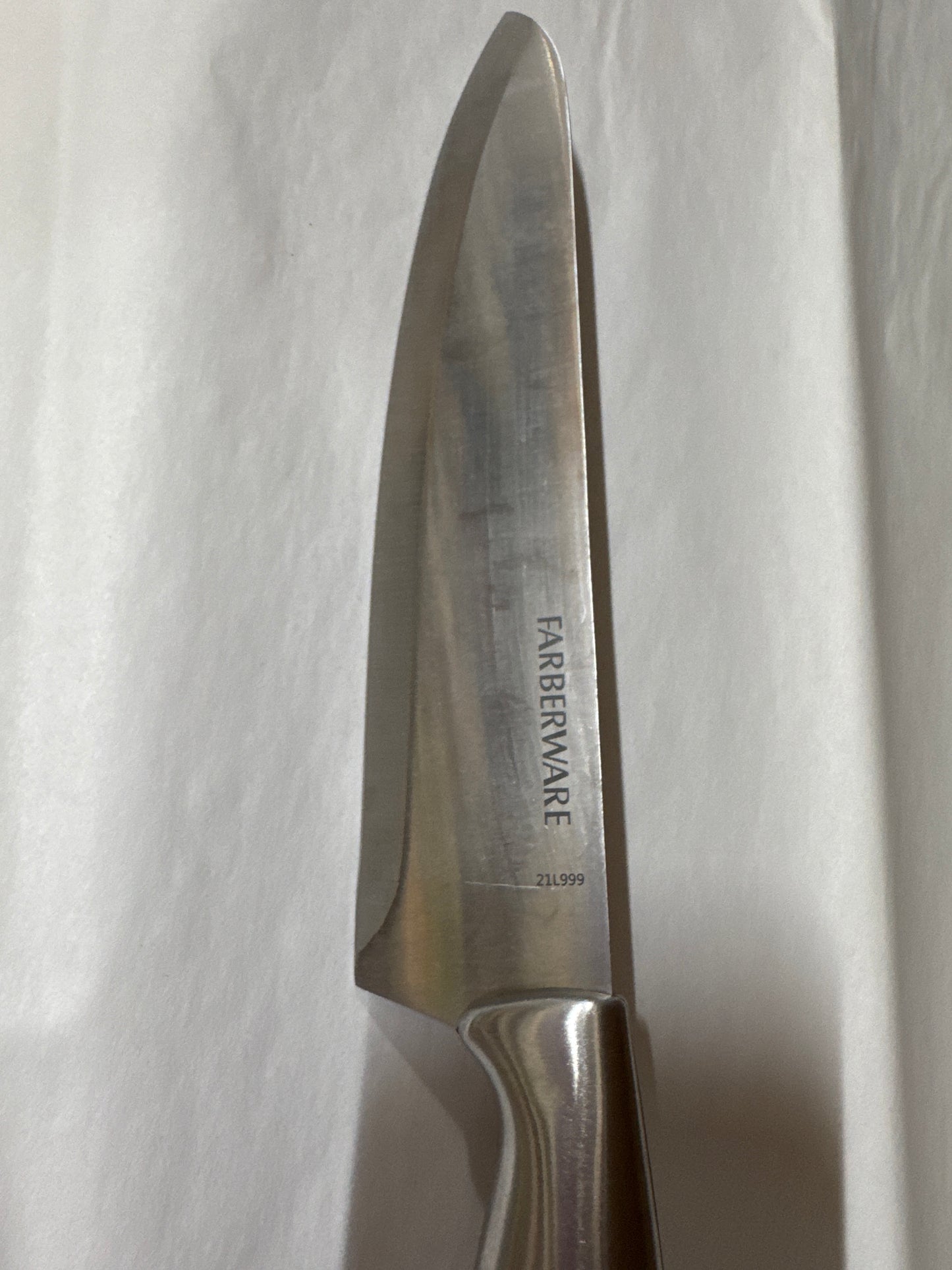 FARBERWARE Stainless Steel Slicing Knife with Edgekeeper Self-Sharpening Blade Cover, High-Carbon Stainless Steel Kitchen Knife, Razor-Sharp Knife to Cut Fruit, Vegetables and more, 8-Inch