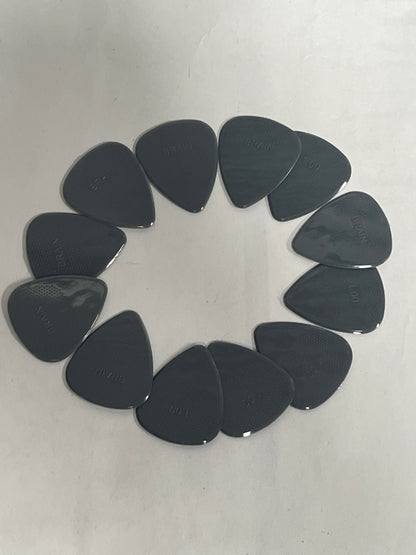 D'Andrea Snarling Dog Brain Nylon Guitar Picks 12 Pack with Tin Box (Gray, 0.53mm)