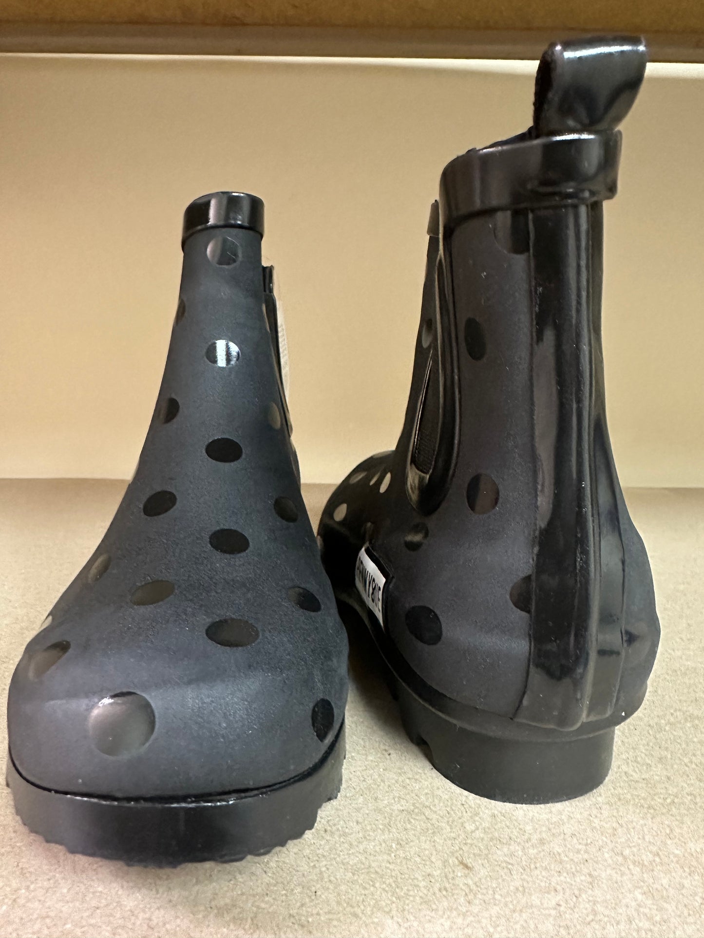 PENNYSUE WATERPROOF RAINBOOTS BLACK POLKADOT BOOT