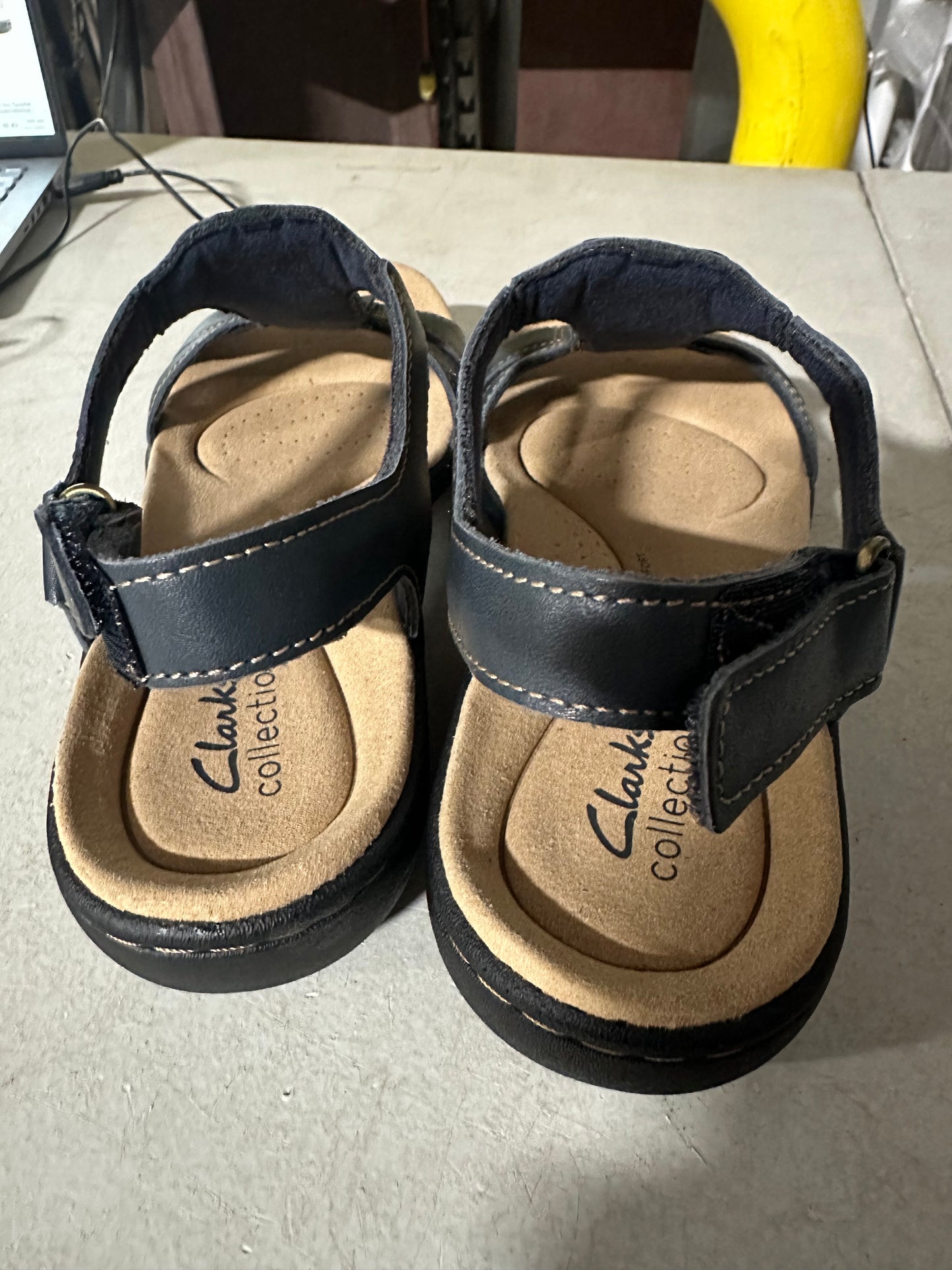 Clarks Women's Laurieann Kay Flat Sandal(Dark Blue)