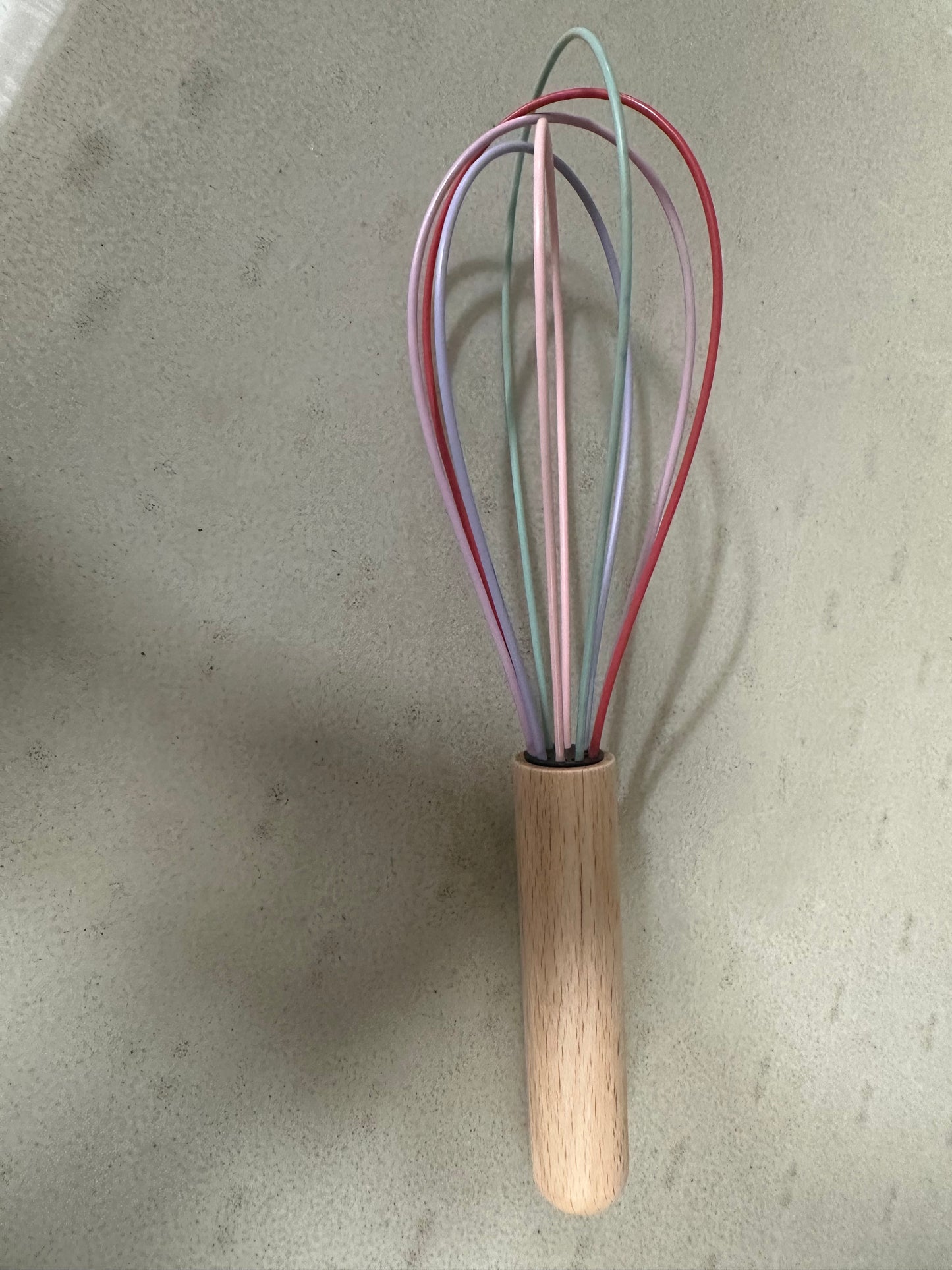 Silicone Wrapped Stainless Steel Wire Manual Egg Beater Milk Cream Mixer Handheld Whisks Stirring Blending Non-Slip Wooden Handle Baking Kitchen Appliances (Multicolor)
