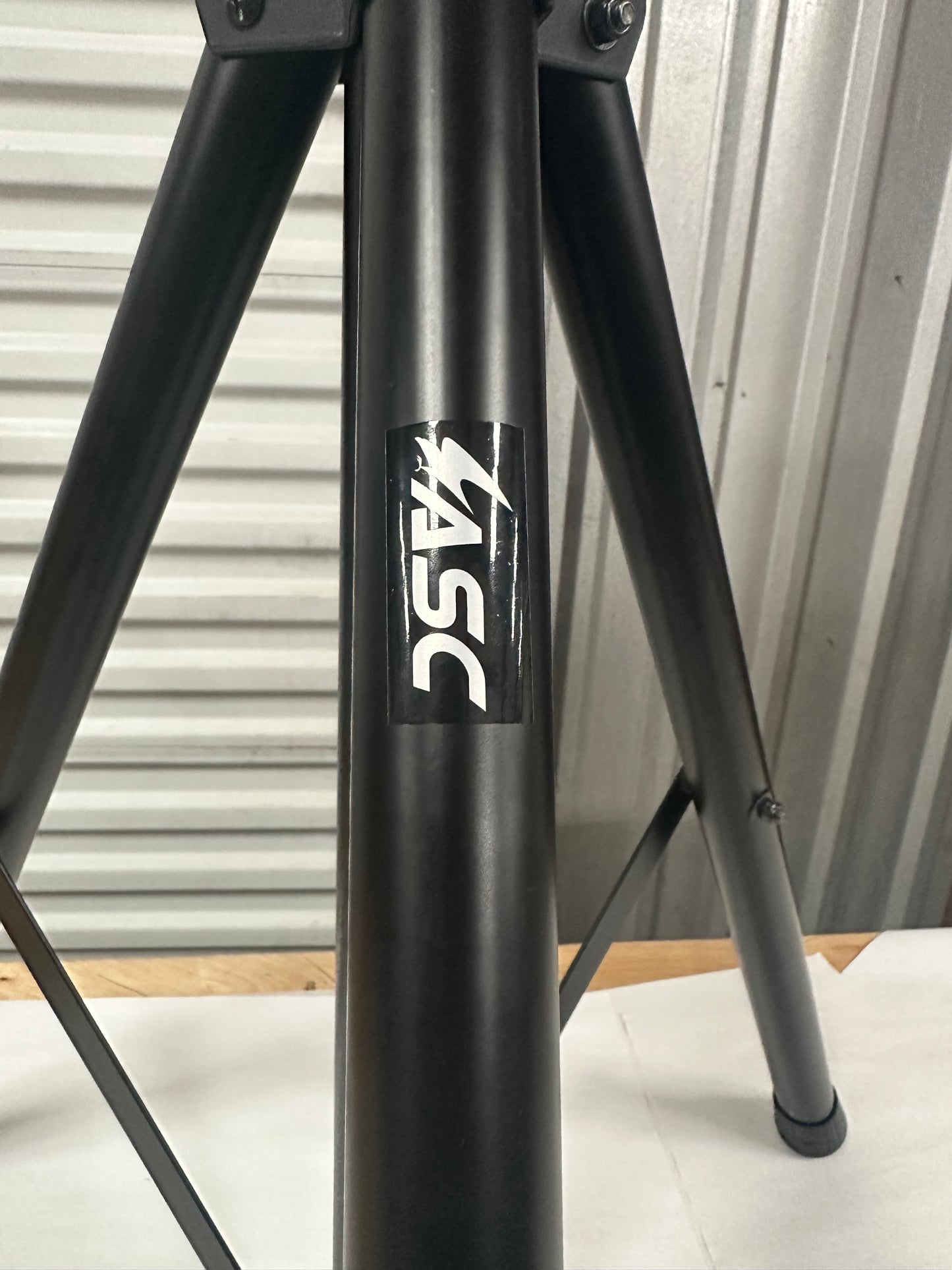 Seismic Audio - TRIPOD SPEAKER STAND PRO AUDIO - Heavy Duty for PA, DJ, Church Speakers