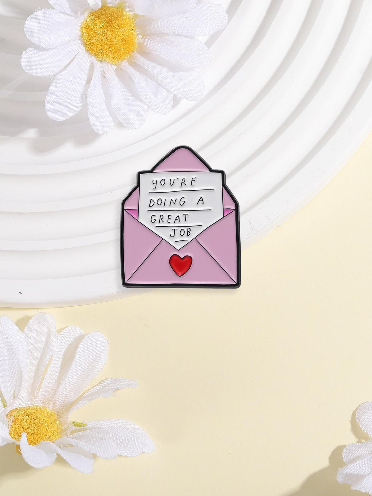 Encouragement Letter Cartoon Enamel Pin Cute Heartwarming Design With Pink Envelope And You're Doing A Good Job Quote Positive Message Brooch For Backpack Journal Office Decoration Gift For Students Friends Encouragement Accessories