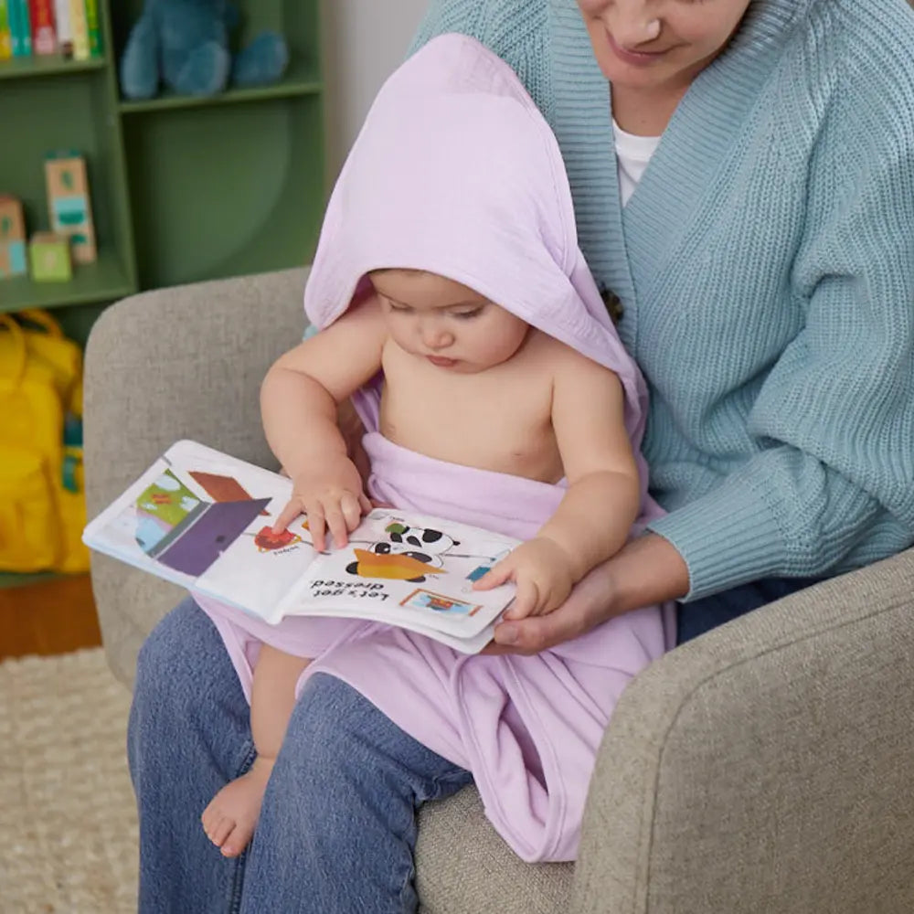 KiwiCo Let's Discover! Explore tactile play with your baby and help them develop fine motor skills. ( 4-5 Months )