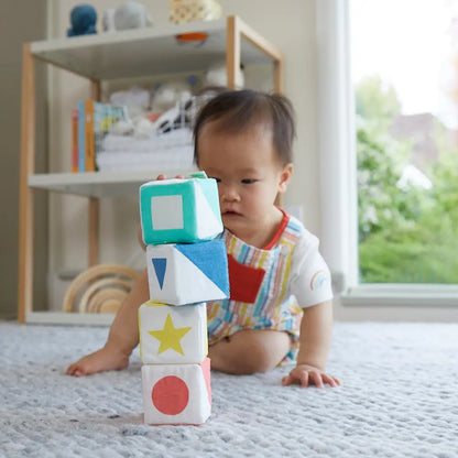 KiwiCo Let's Discover! Explore tactile play with your baby and help them develop fine motor skills. ( 4-5 Months )